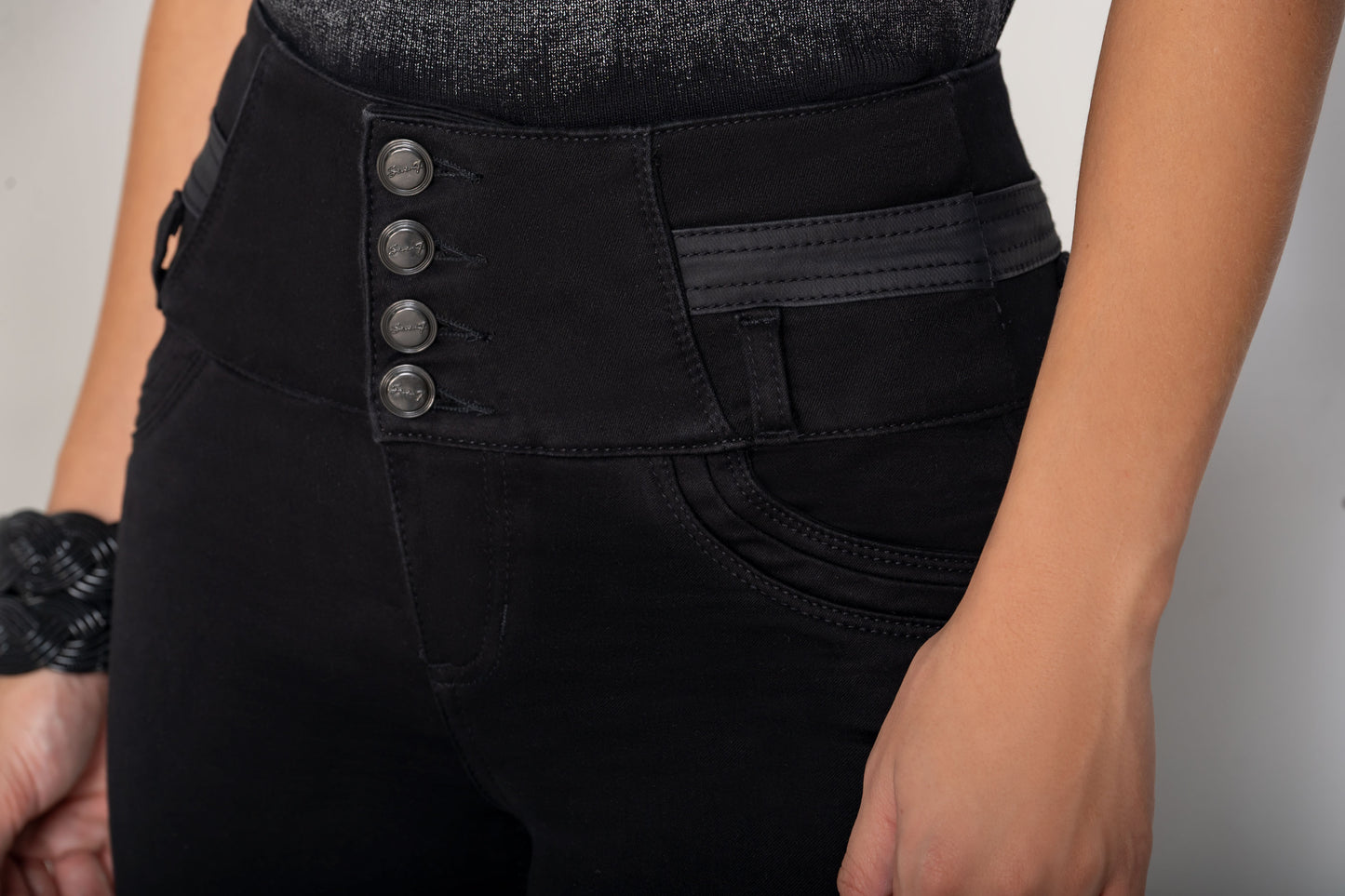 Jean Pretina Alta Control Abdomen - Bota Campana - Negro Ref 1770